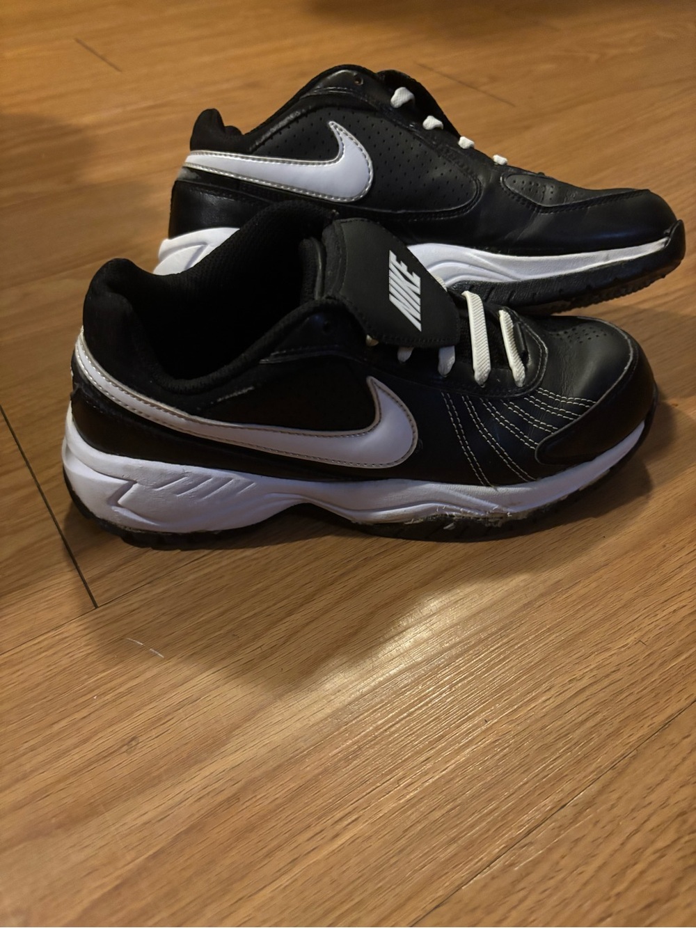Nike Black and White Low-Top soccer sneakers, w no tie laces